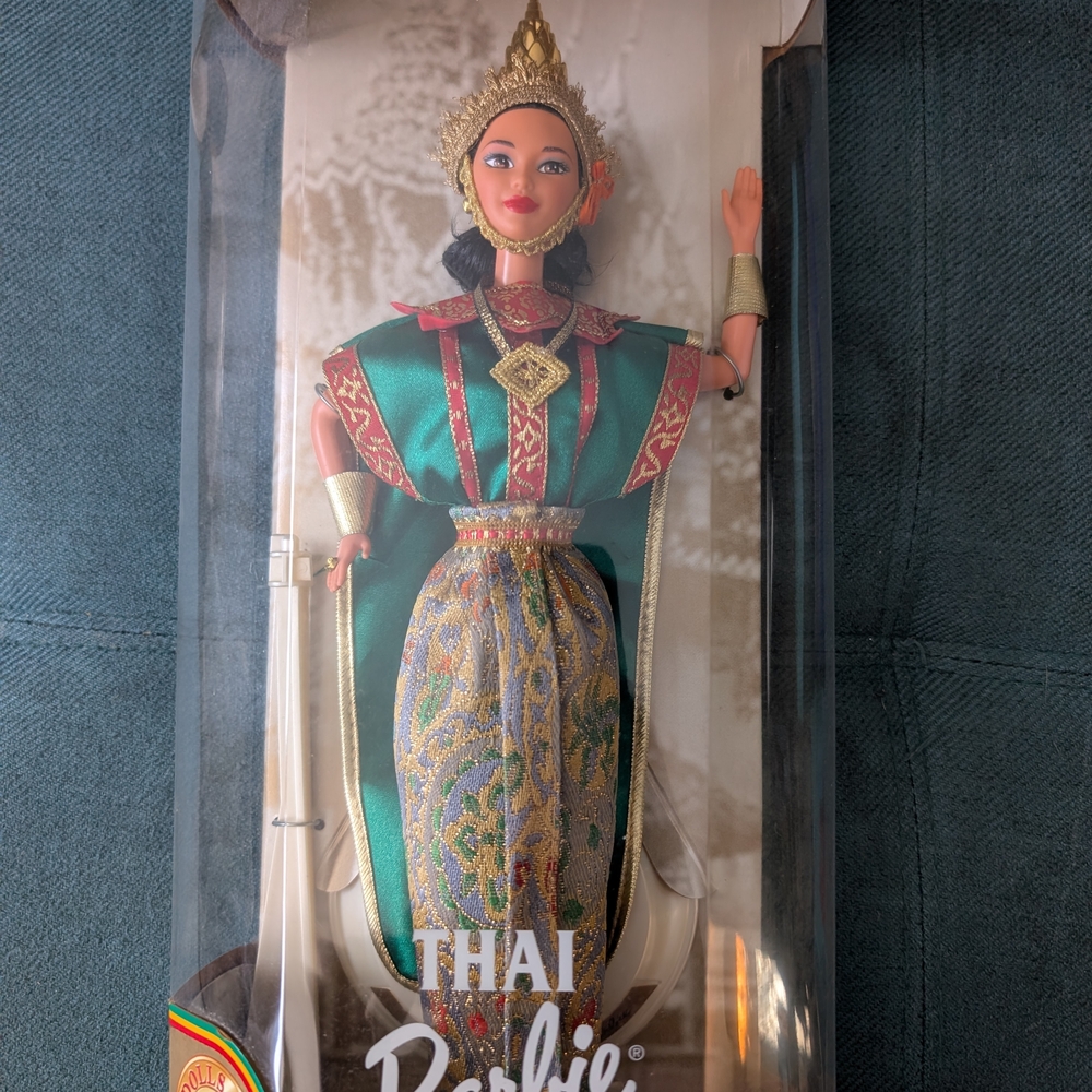 NIOB Vintage 1997 Mattel Thai Barbie Collectors Edition Doll Authentic 1990s image 2